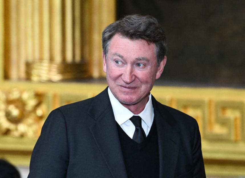 Canadian retired professional hockey player Wayne Gretzky arriving at the US Capitol Rotunda.