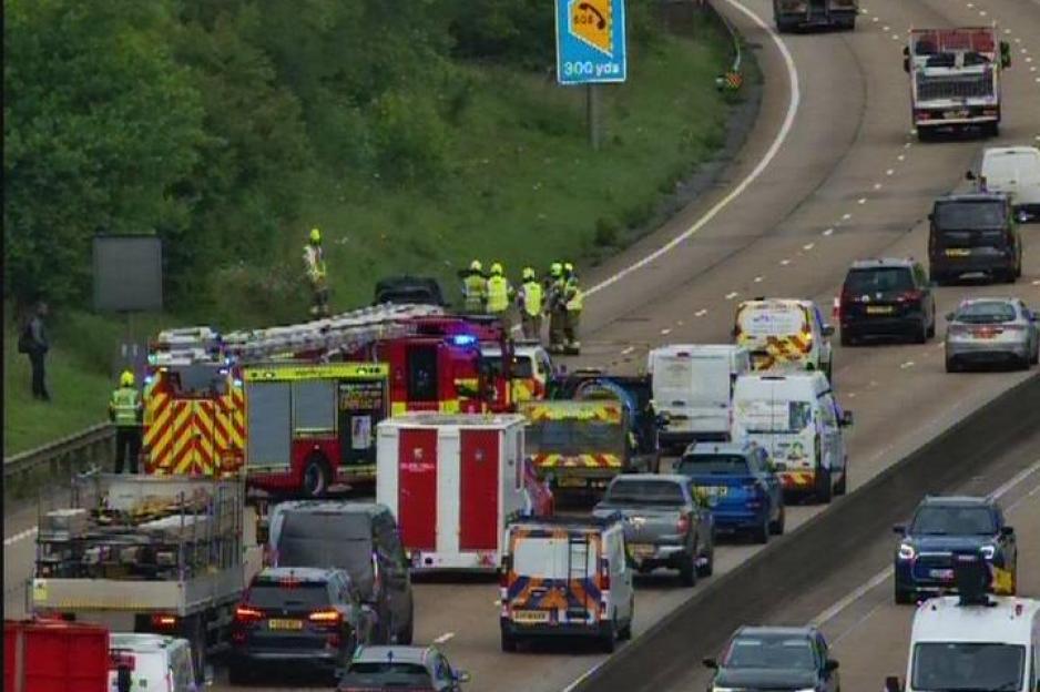 M25 Shutdown in One Direction Due to Vehicle Fire, Causing 30-Minute Delays and 4 Miles of Traffic Jam