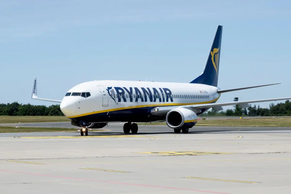 Ryanair Passengers Denied Boarding While Plane Stays at Airport, Awaiting Luggage Unloading