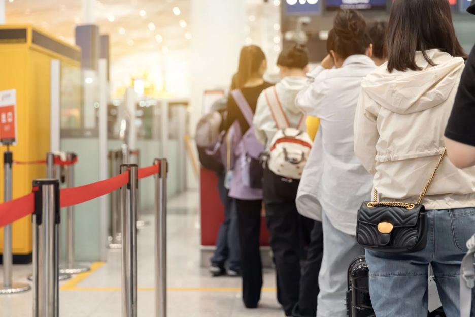 Airline CEO Urges UK Travelers to Arrive Three Hours Early for Flights Home Amid New EES Queue Delays