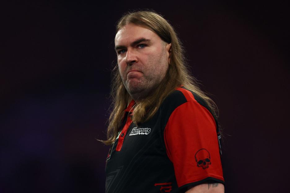 Darts Champion Ryan Searle on a Budget: Hunting for Birthday Gift at Poundland Despite Winning £100k!