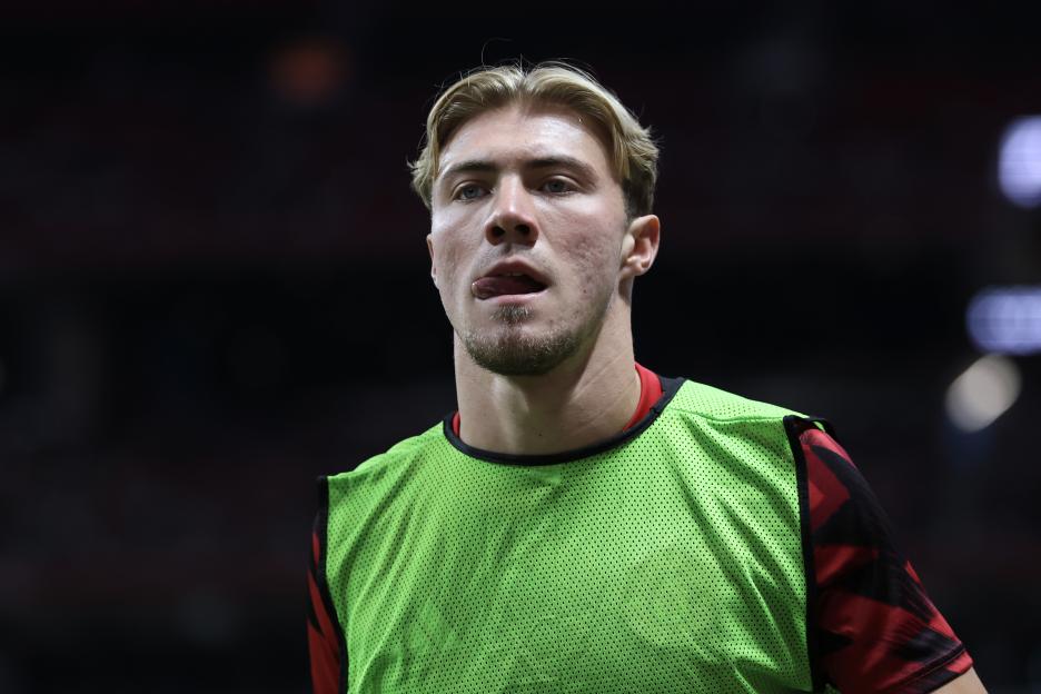 Rasmus Hojlund of Manchester United warming up.