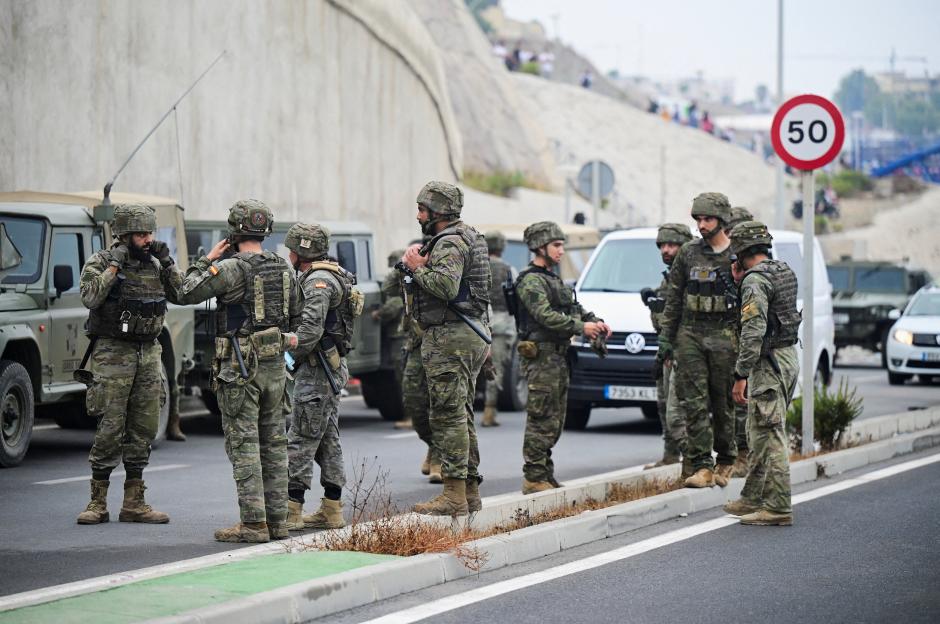"Fortified Ceuta: Hundreds of Troops Mobilize at Europe's Gateway Ahead of Anticipated Migrant Surge Tomorrow"