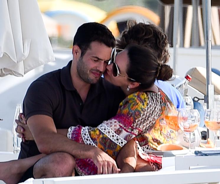 Kelly Brook and Jeremy Parisi are seen with Kimberley Garner at Palmiers beach club in St Tropez