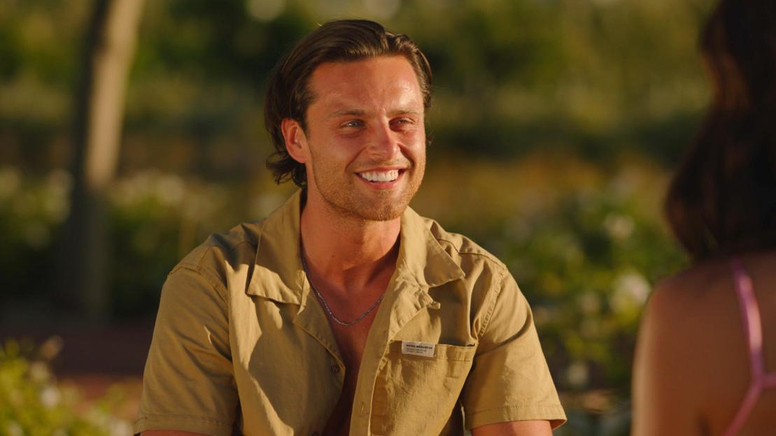 Casey on a date with Olivia.