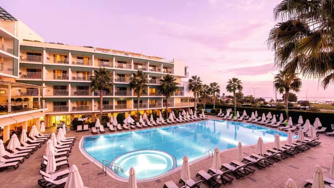 Discover TUI's Top-Rated Hotels Featuring Private Beaches, Secluded Pools, and Luxurious Rooms – Starting at Just £106 a Night!