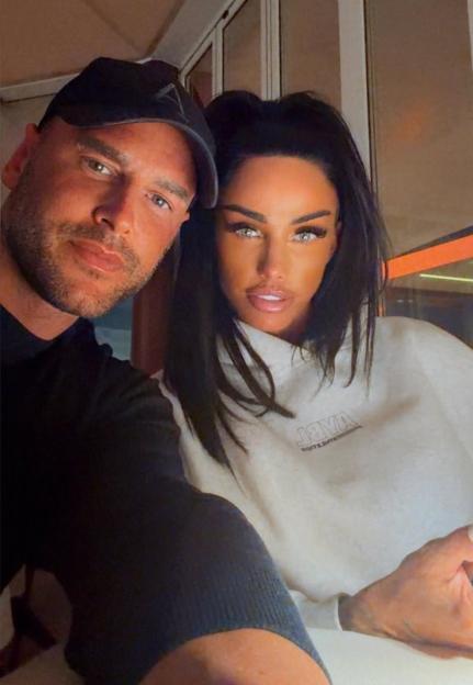 Katie Price and Andrew Lee Andrews taking a selfie.
