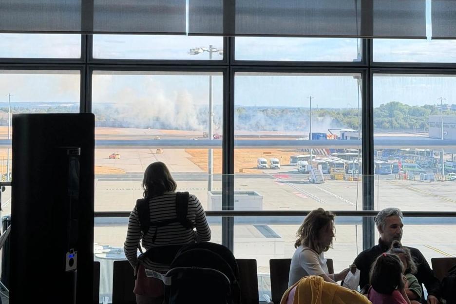 Heathrow Runway Shuts Down Due to Grassfire, Causing Flight Delays