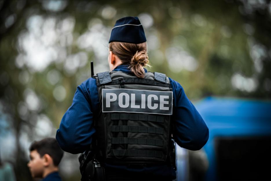 A female police officer (woman) with uniform ensuring security in Paris, France on July 24, 2022. French national policewoman in action. Photo by Victor Joly/ABACAPRESS.COM