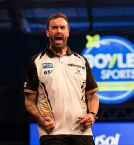 Ross Smith reveals rush to hospital in shock emergency before surviving World Grand Prix scare vs Cameron Menzies