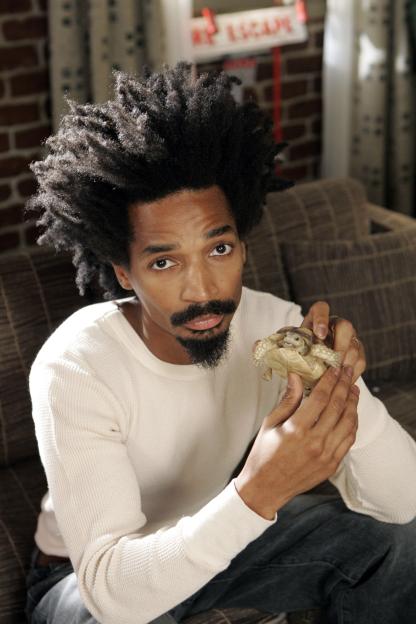 Actor Eddie Steeples as Darnell Turner holding a small turtle.