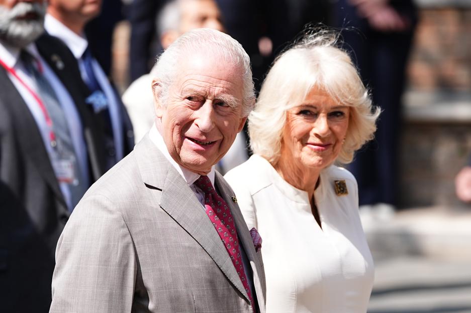 King Charles III and Queen Camilla visiting Dante's Tomb.