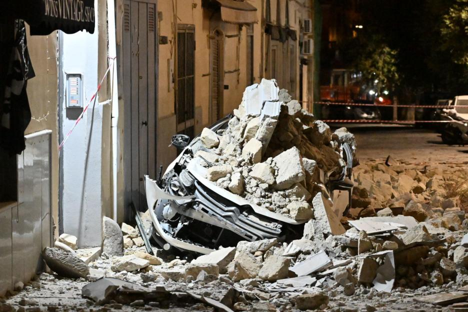 Massive Earthquake Strikes Near Naples: Cars Crushed, Power Outage, and Eight Injured in Aftermath