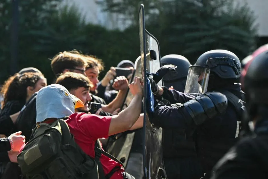 TOPSHOT-FRANCE-POLITICS-EDUCATION-DEMO