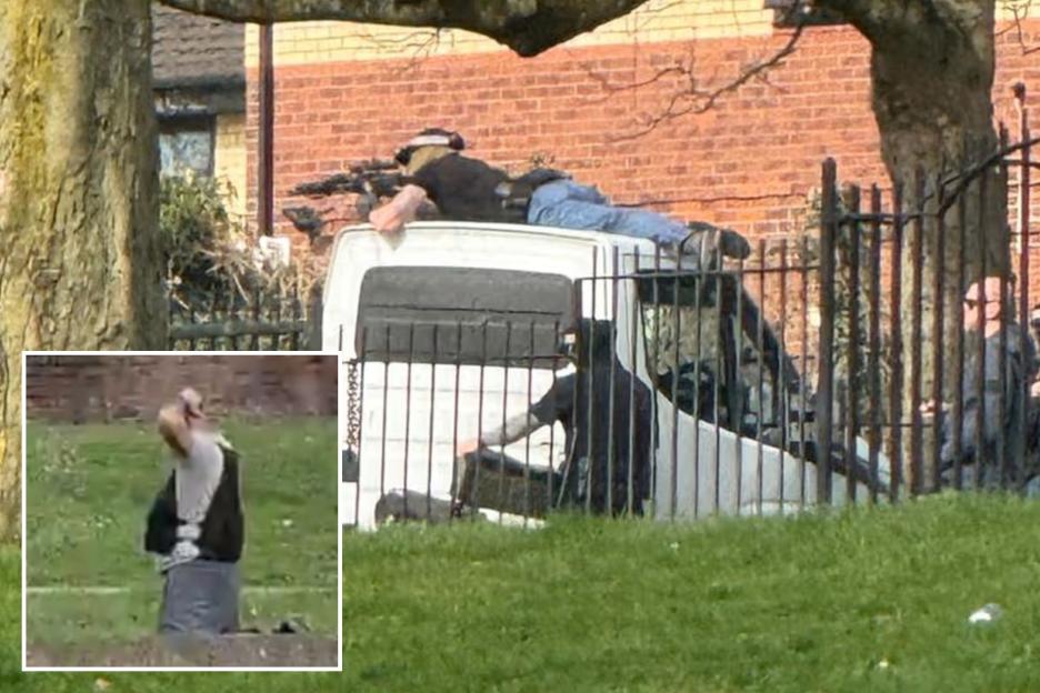 Police Snipers Mistake Innocent Dad's Weighted Vest for Bomb Belt, Leave Him Kneeling in Park