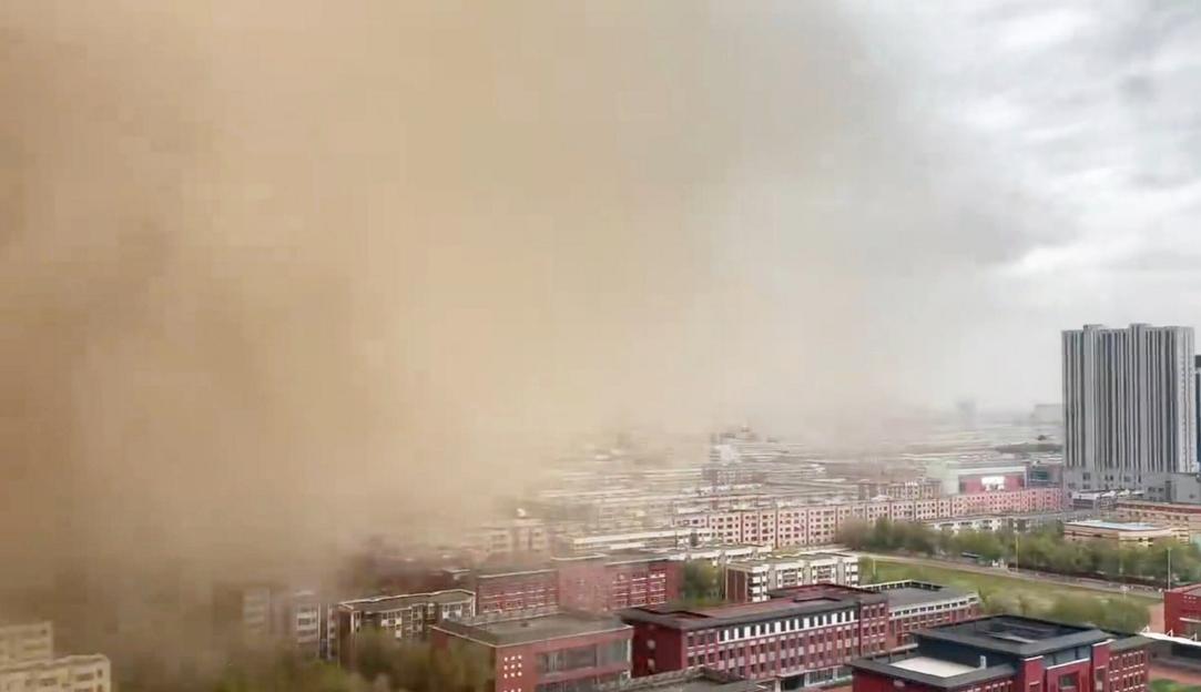 Powerful sandstorm triggers wall of thick dust swallowing city skyline in seconds