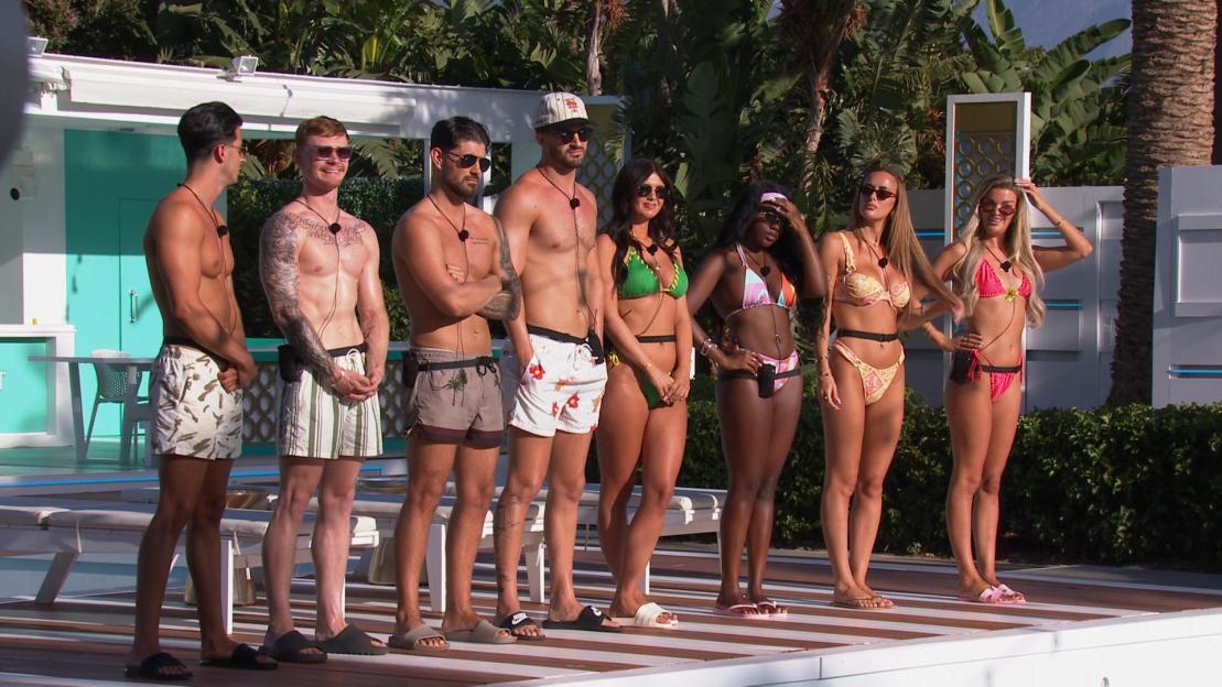 'Love Island Fans Discover 'Secret Romance' Between Uncoupled Stars: 'They're More Than Just Friends!''