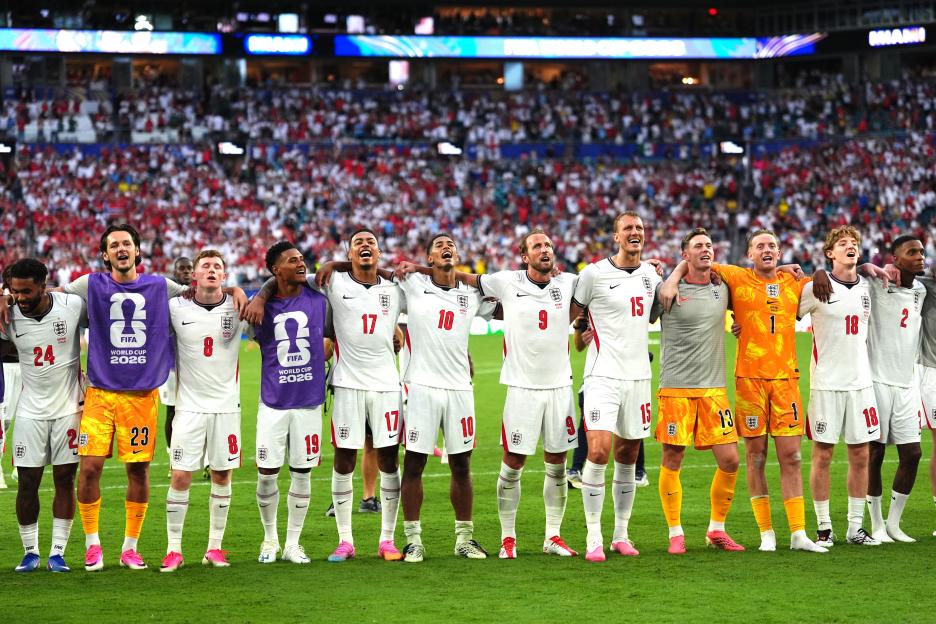 England players sing "Wonderwall" with fans at the FIFA World Cup 2026 quarter-final.