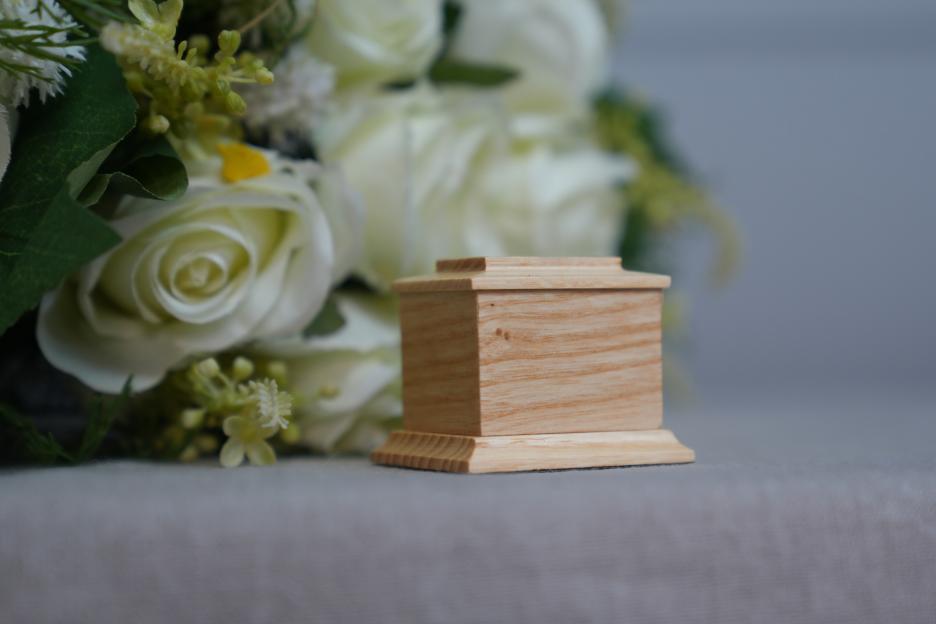 Coffins and urns for pets