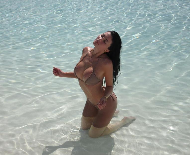 INSTAGRAM Kylie Jenner - kyliejenner - dnd Copyright: Instagram