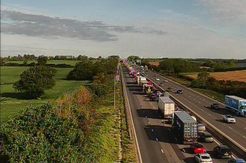 M1 Closed in One Direction After Multi-Vehicle Crash: Drivers Face 30-Minute Delays and 2 Miles of Traffic Jam