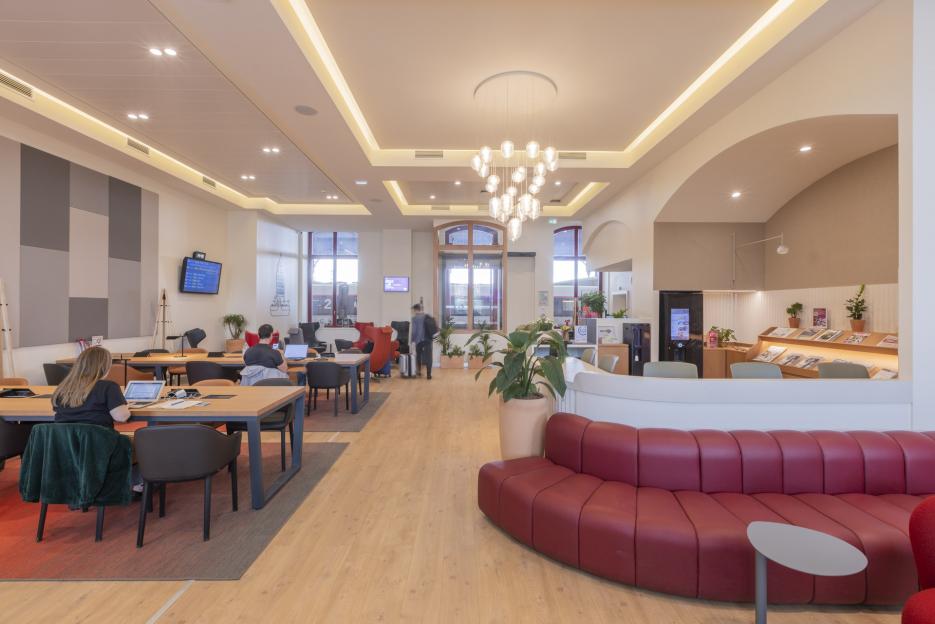 The OPTIMUM class premium TGV INOUI lounge area.