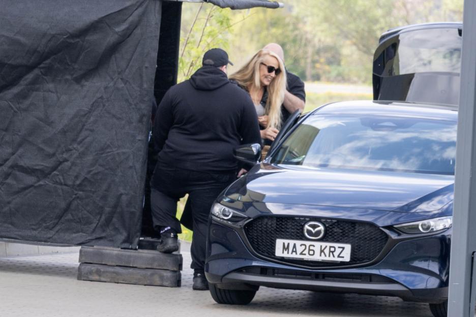 Jerry Hall arriving in Inverness for filming of "The Traitors."