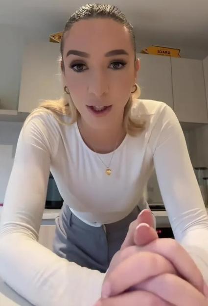 GK Barry Spills the Beans on I'm a Celeb Camp: When They Get Fresh Clothes and How They Keep Track of Time!