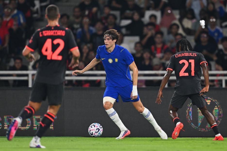Carney Chukwuemeka playing for Chelsea FC against AC Milan during a pre-season friendly football match.
