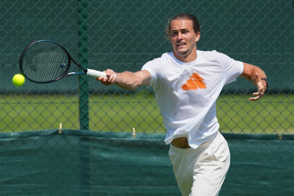 Alexander Zverev playing a return during a training session.