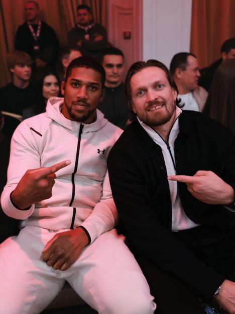 Anthony Joshua Credits Oleksandr Usyk for Keeping Him on Path to Undisputed Championship After Joining His Camp Permanently
