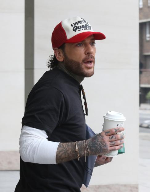 EXCLUSIVE PHOTOS ALL ROUND..£200 MIN FEE FOR THE SET..Olivia Attwood and Pete Wicks SEEN FOR THE FIRST TIME AFTER THEY WERE spotted leaving hotel together as Towie star carried two pizzas up to his room at 3am AFTER THE BRIT AWARDS ..THEY WERE SEEN