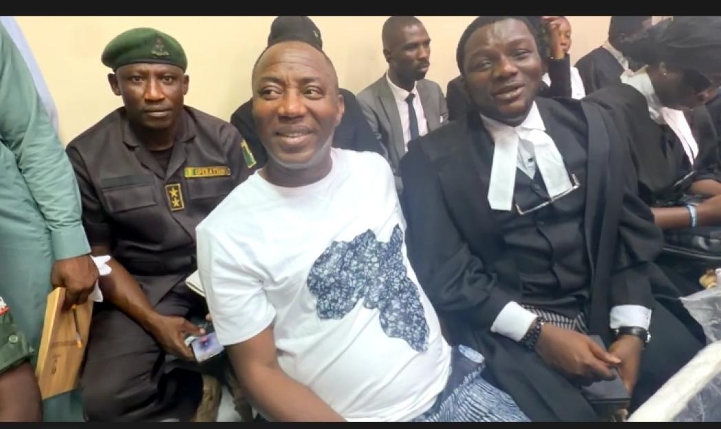 Sowore Exits Kuje Prison, Arrives at Court