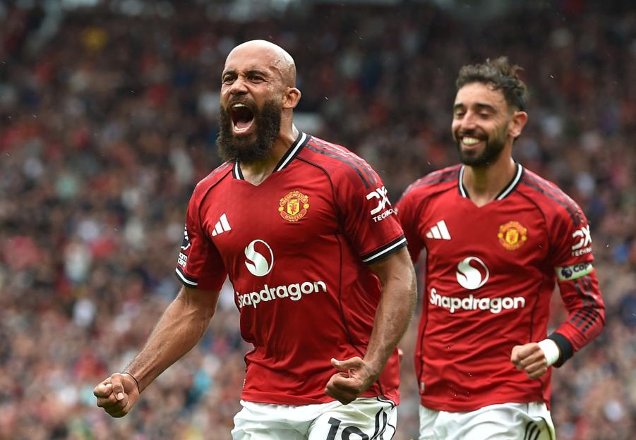 Premier League - Manchester United v Burnley
