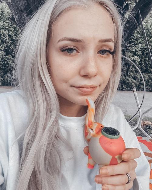 'I'm a Cannabis User Teaching My 7-Year-Old About Weed—Here's Why I Keep My Gummies Separate!'