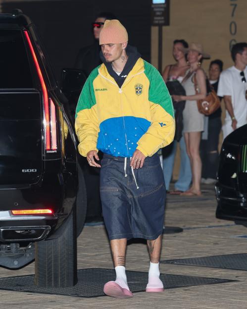 *PREMIUM-EXCLUSIVE* MUST CALL FOR PRICING BEFORE USAGE - The Beckhams put on a united front as they stepped out for a family dinner at Nobu Malibu amid ongoing reports of tension within the famous clan.