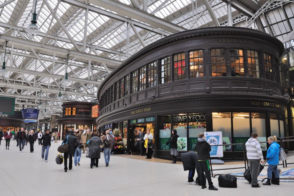 'Discover the Top 10 UK Train Stations: Enjoy Free Cocktails, Live Music, and a Fancy Greggs!'