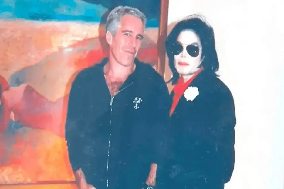 Newly Released Photos Show Michael Jackson Smiling with Jeffrey Epstein and Bill Clinton on Private Jet