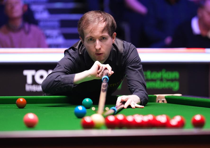 Brit Snooker Star Receives Heartfelt Standing Ovation After UK Championship Loss, Just Days After Sharing Father's Passing