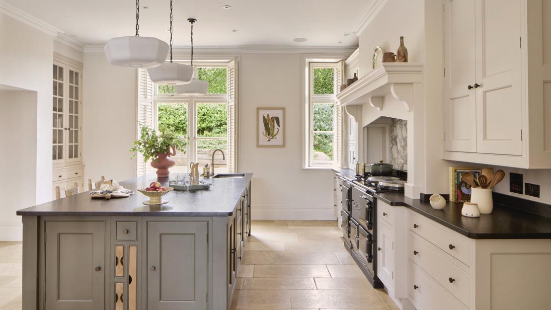 Former milkman who won ¿4M home doesn't buy round and plans 'mini Wimbledon'