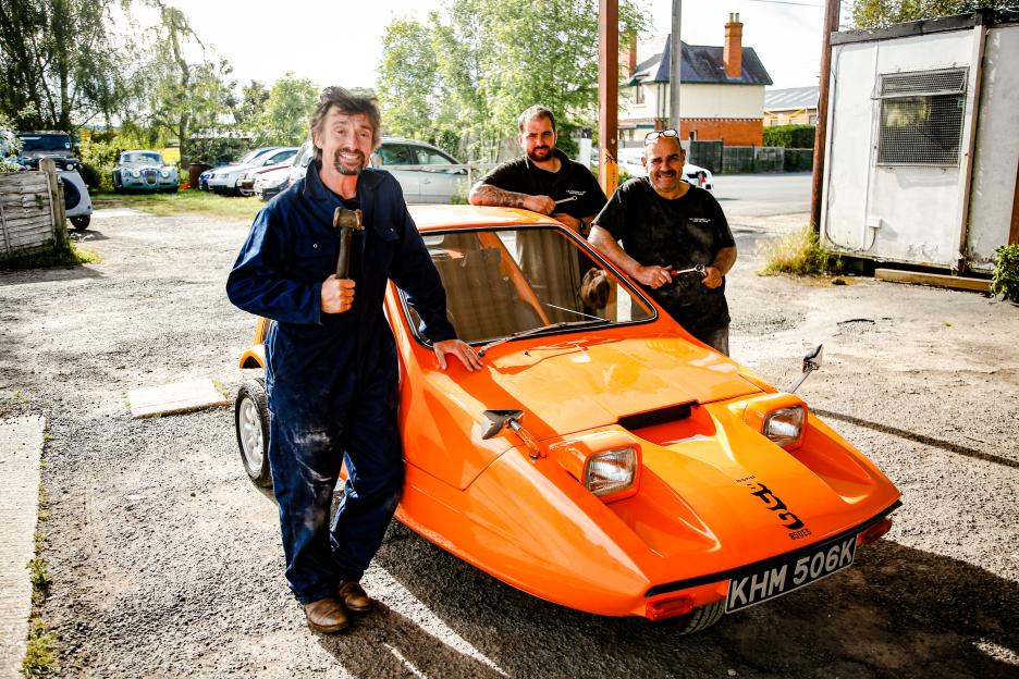 Richard Hammond, Neil Greenhouse, and Anthony Greenhouse pose with a Bond Bug car.