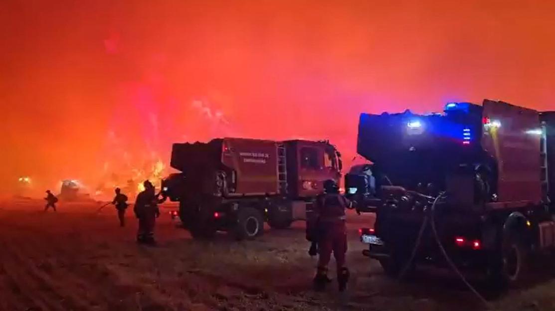 Thousands Flee as Firefighters Tackle 30,000-Acre Wildfire Near Spain's 'Hidden Gem' Vacation Destination