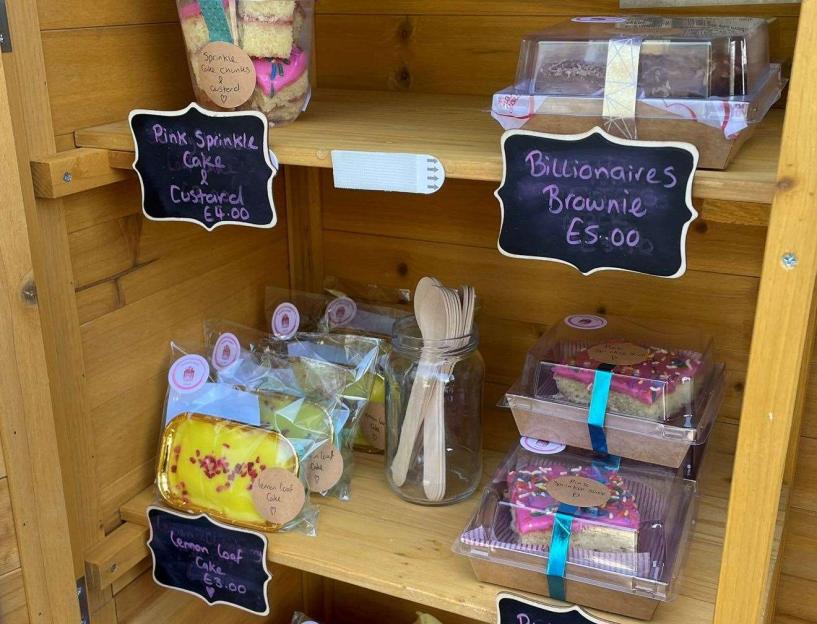 Cake sheds face shutdown as home bakers ordered to pay hundreds to avoid breaking law