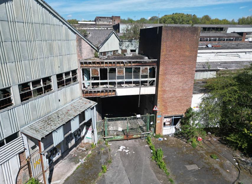 'Kids Turn Abandoned 'UK Chernobyl' Factory into Playground Despite Toxic River Risks – A Scandalous Situation!'