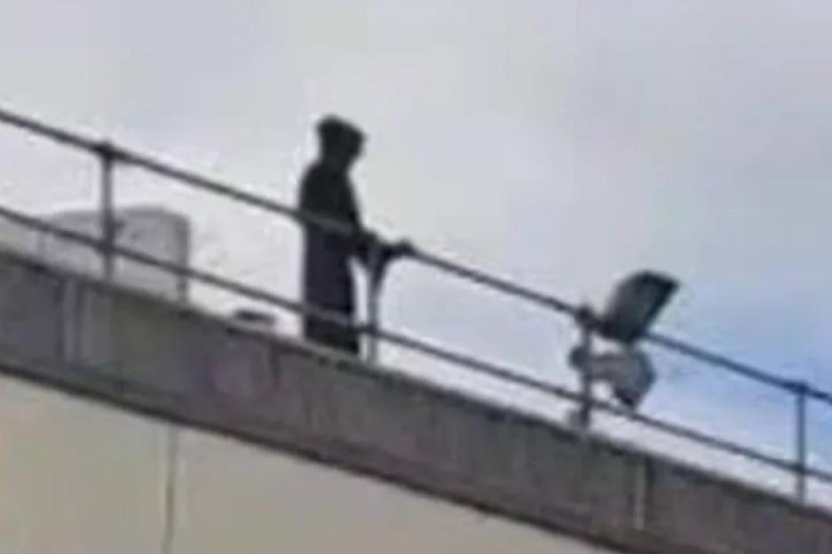 26-Year-Old Arrested for Climbing Hospital Roof Dressed as Grim Reaper with Scythe to Watch Patients