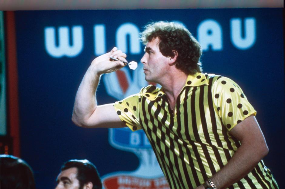 Darts Legend Shares a Hilarious Story of Michael van Gerwen's Sneaky Smoking Prank on His Wife!