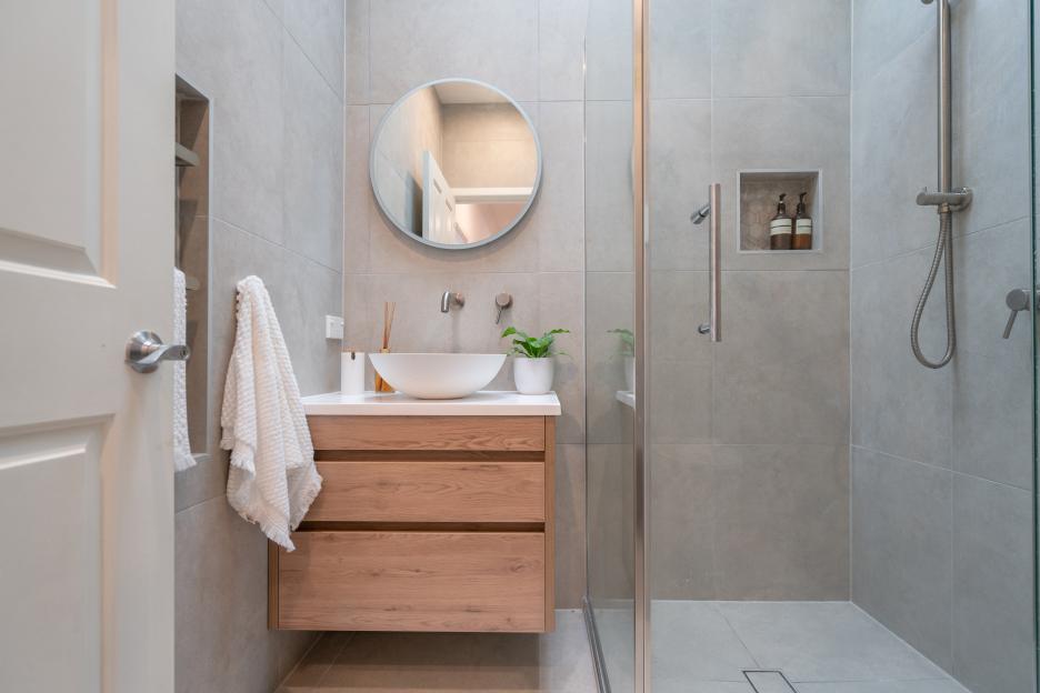 '5 Common Vanity Unit Mistakes That Make Your Bathroom Look Cluttered, According to an Interiors Expert'