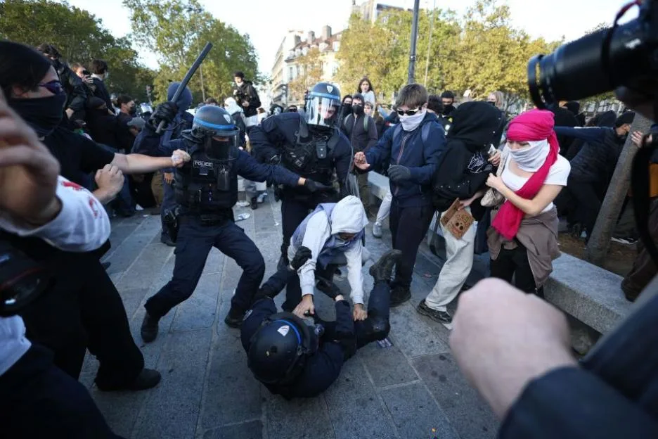 Clashes With Police During Students Protest - Paris, France - 08 Oct 2026