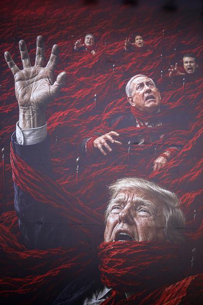 Anti-US posters were hung in the squares of Tehran