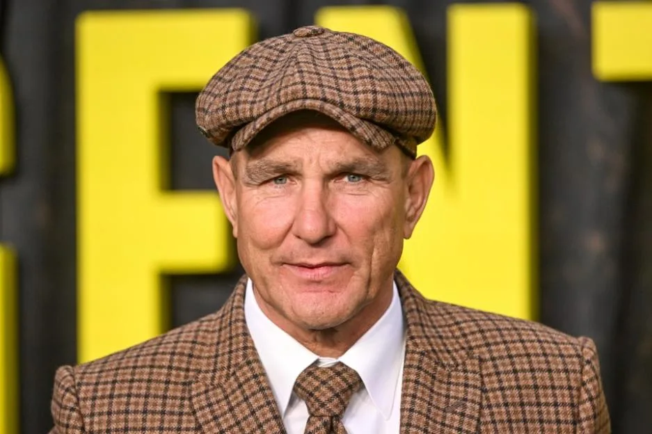 Vinnie Jones wearing a matching tweed suit and cap at "The Gentlemen" Season 2 World Premiere.